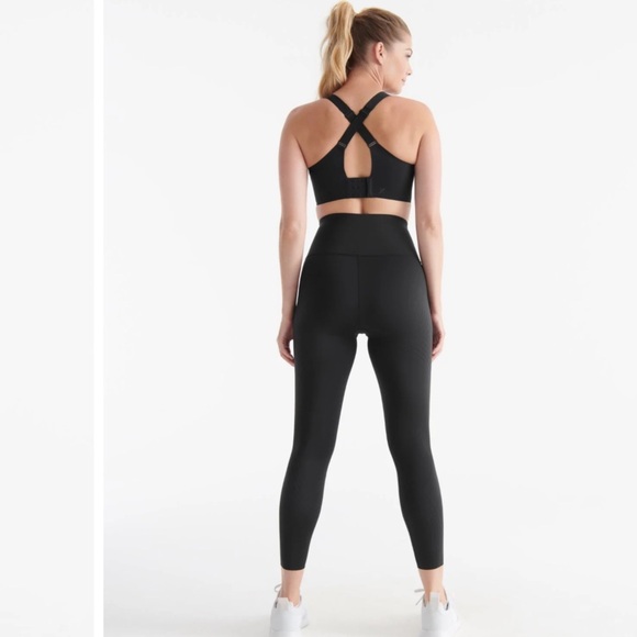 Knix Go with the Flow High Rise Leakproof Legging - Picture 2 of 11